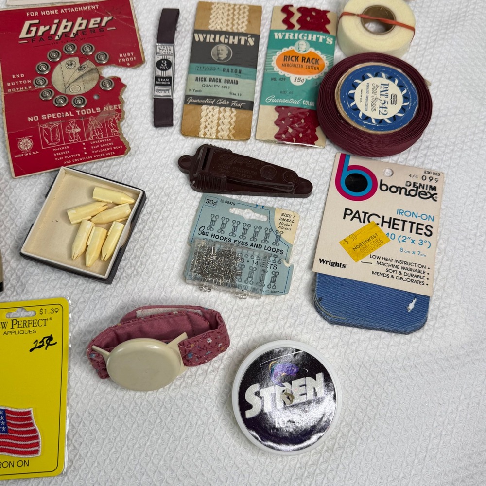 Vintage Sewing Notions Lot Wrights Rick Rack Talon Zippers Needles Buttons Bulk - Picture 6 of 10